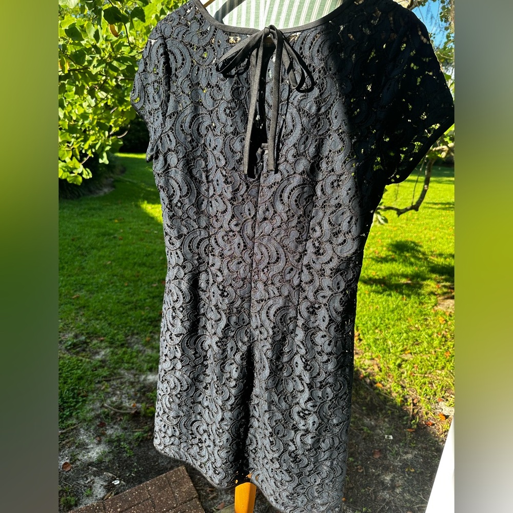 Loft Ladies Sz 6, Navy blue/ black lace, lined. Short sleeve, zipper & tie back.